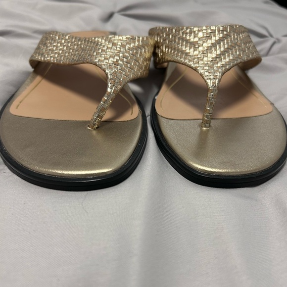 Vionic flip flops - Picture 5 of 7